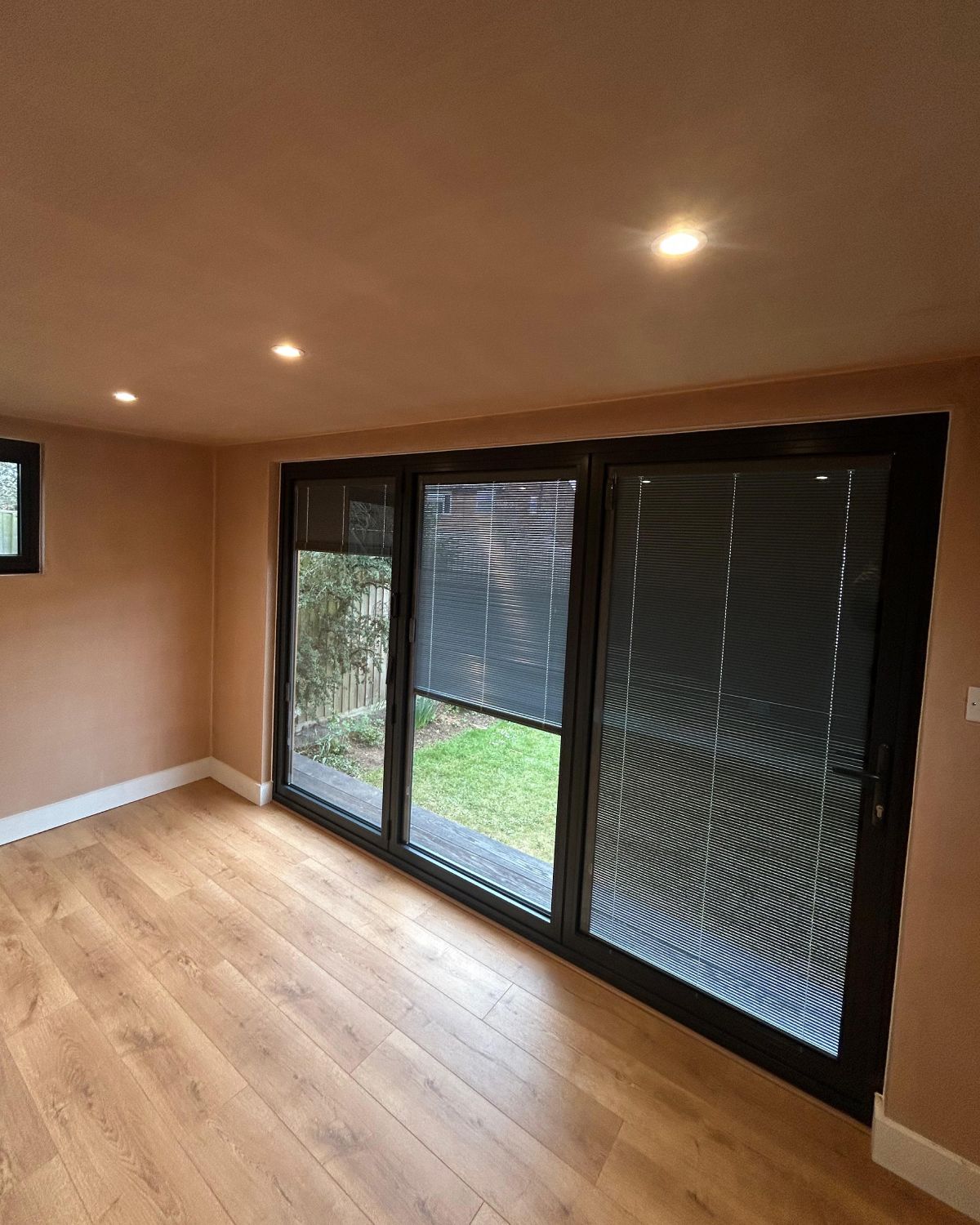 Plastered interior finish in a garden room