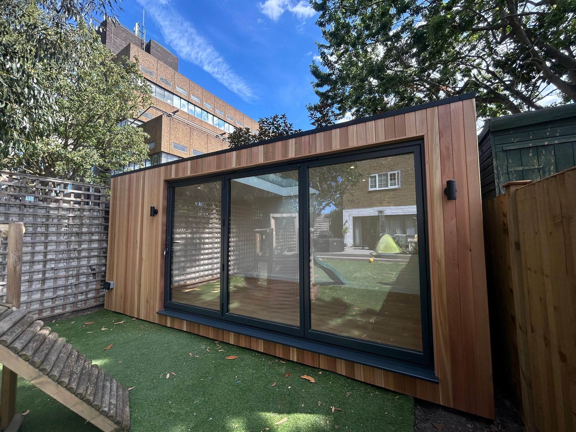 Garden pod with 3.6m bifolds closed
