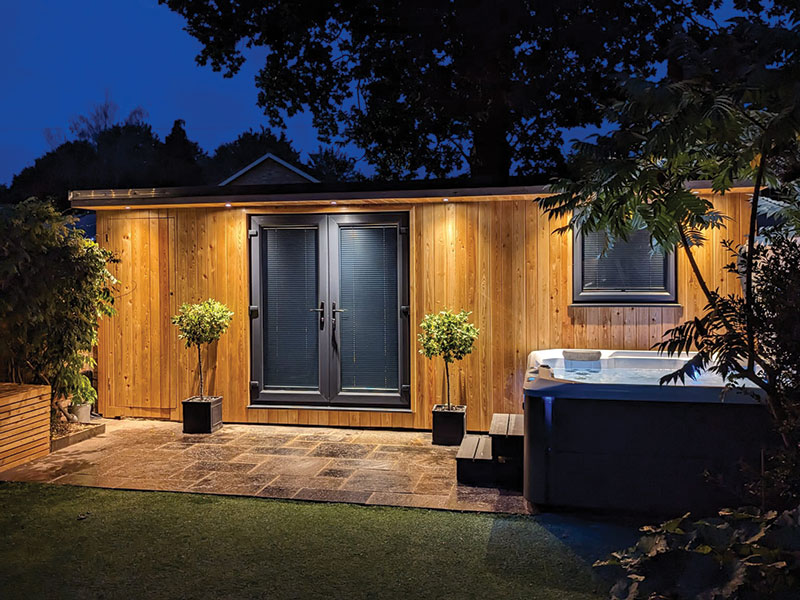 Garden Room with a hot tub